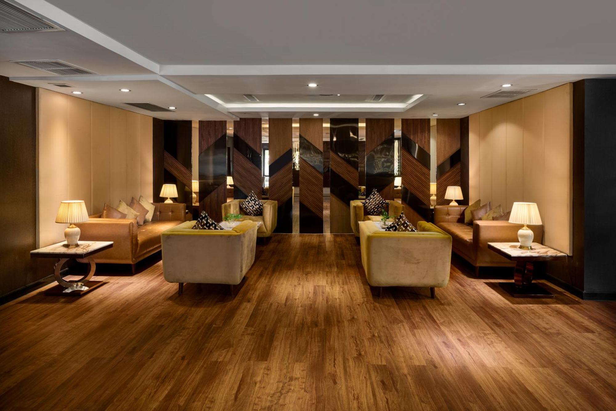 Caravan Hotel By Ehm Phnom-Penh Buitenkant foto